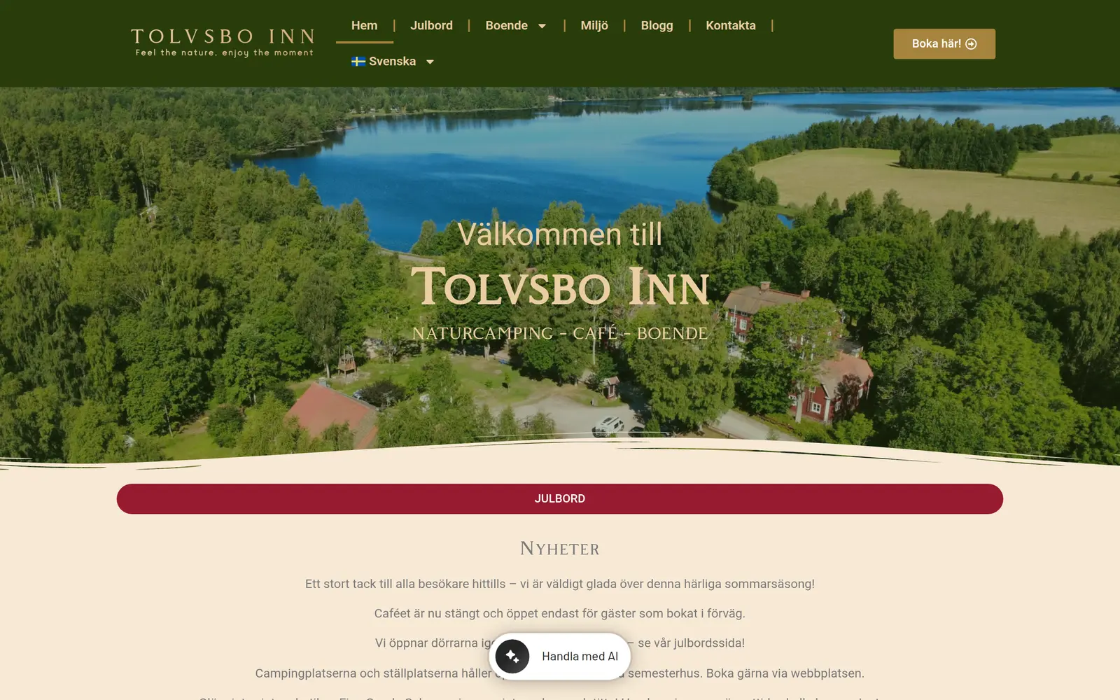 Homepage van Tolvsbo Inn met luchtfoto van het terrein aan het meer